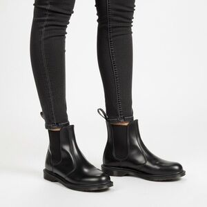 DR. MARTENS BLACK LEATHER CHELSEA BOOTS WOMENS 6